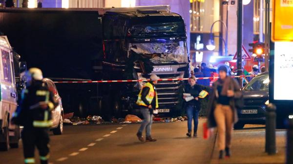 Un camión embistió un mercado de Navidad en Berlín (Reuters)
