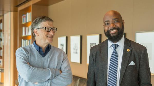 Bill Gates junto al profesor Nate Bowling
