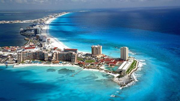 Ubicado en el noreste de la Península de Yucatán, Cancún es considerado como la puerta de entrada al Mundo Maya