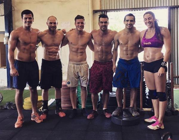 Valeria con sus compañeros de Cross300Fit