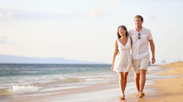 Para los que eligen la playa como destino de fin de año, el lino es el género ideal para disfrutar de los festejos del 31 (iStock)