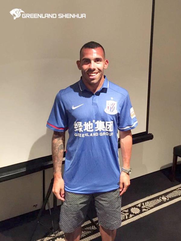 Carlos Tevez con la camiseta del club chino