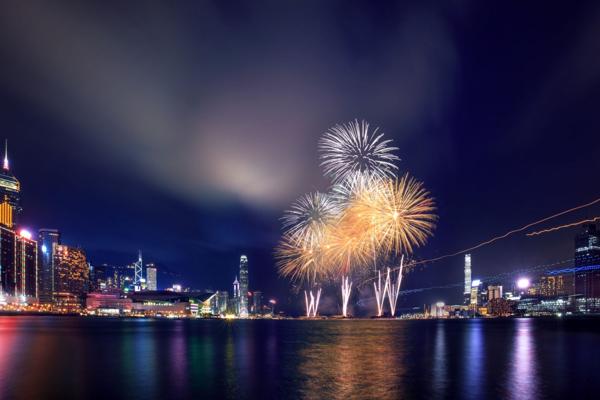 Hong Kong se ilumina en Año Nuevo con un display de fuegos artificiales de otro planeta (iStock)
