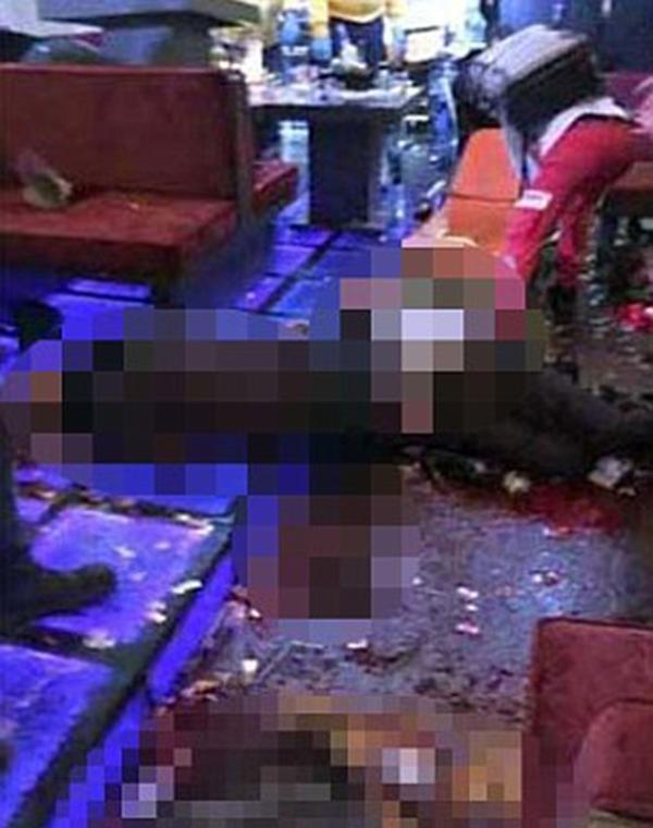 La policía turca investiga la escena del crimen en la discoteca atacada en Estambul