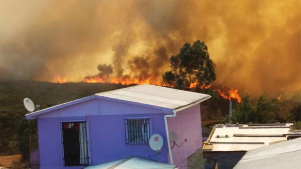 Impactantes imágenes del incendio en Valparaiso