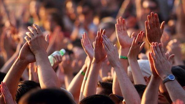 Las fiestas veraniegas vuelven a dejar en evidencia el mal que acecha a la juventud (iStock)