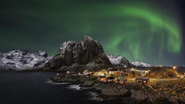 Esta hermosa isla al extremo norte del planeta es un paraíso de hielo y auroras boreales (istock)