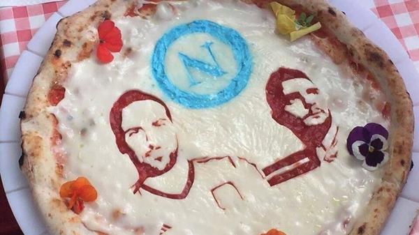Cuando llego a Nápoles hicieron pizzas en su honor (@AXEMOficial)