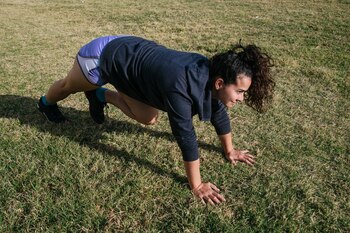 Mountain climbers: combinan cardio y