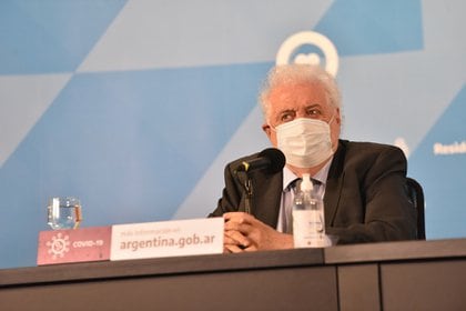 Ginés González García en el anuncio de la vacuna (Foto: Franco Fafasuli)