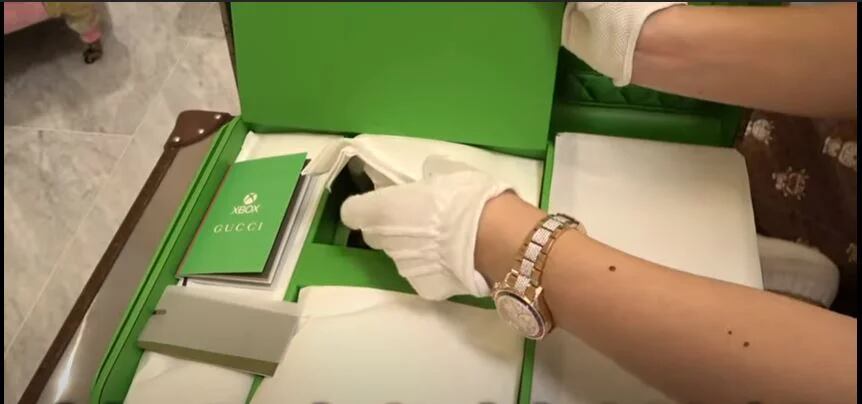 Unboxing del Xbox Gucci: así es una de las 100 exclusivas consolas