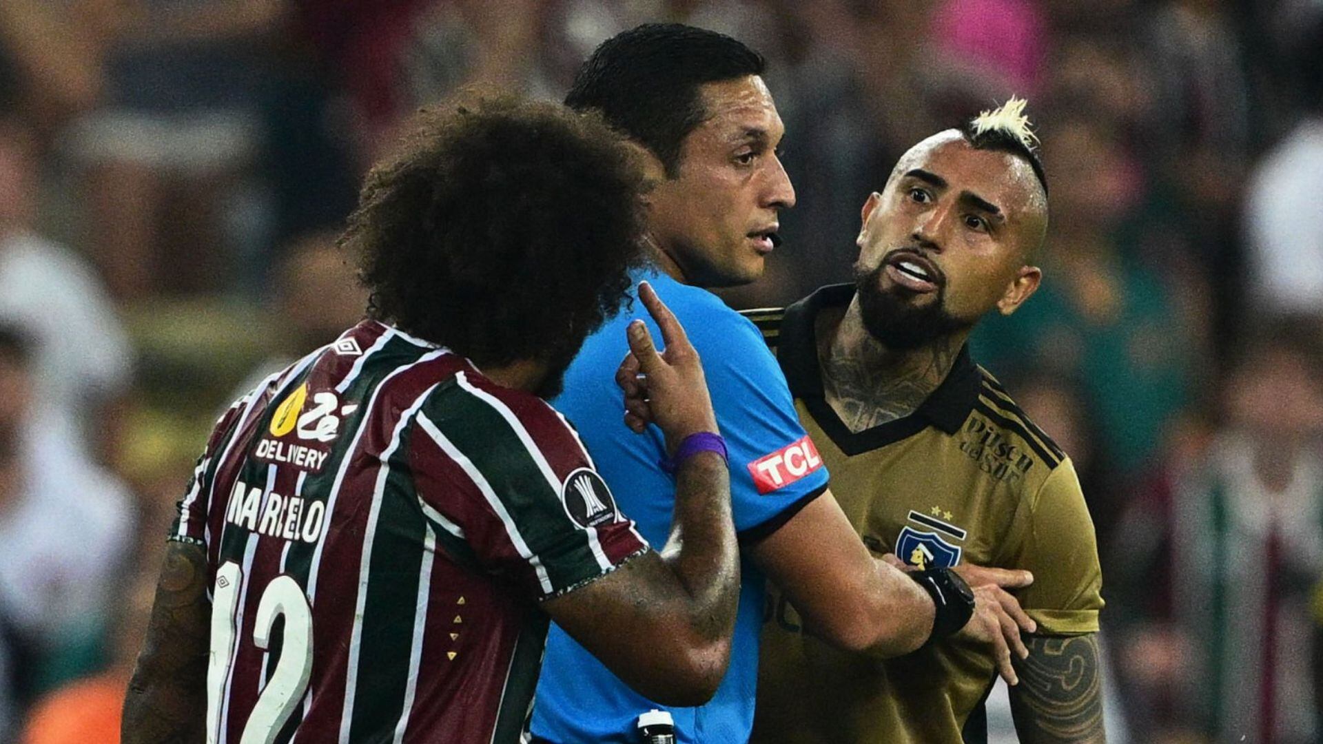 Marcelo y Arturo Vidal intercambiaron insultos a los 60 minutos del Colo Colo vs Fluminense por Copa Libertadores.