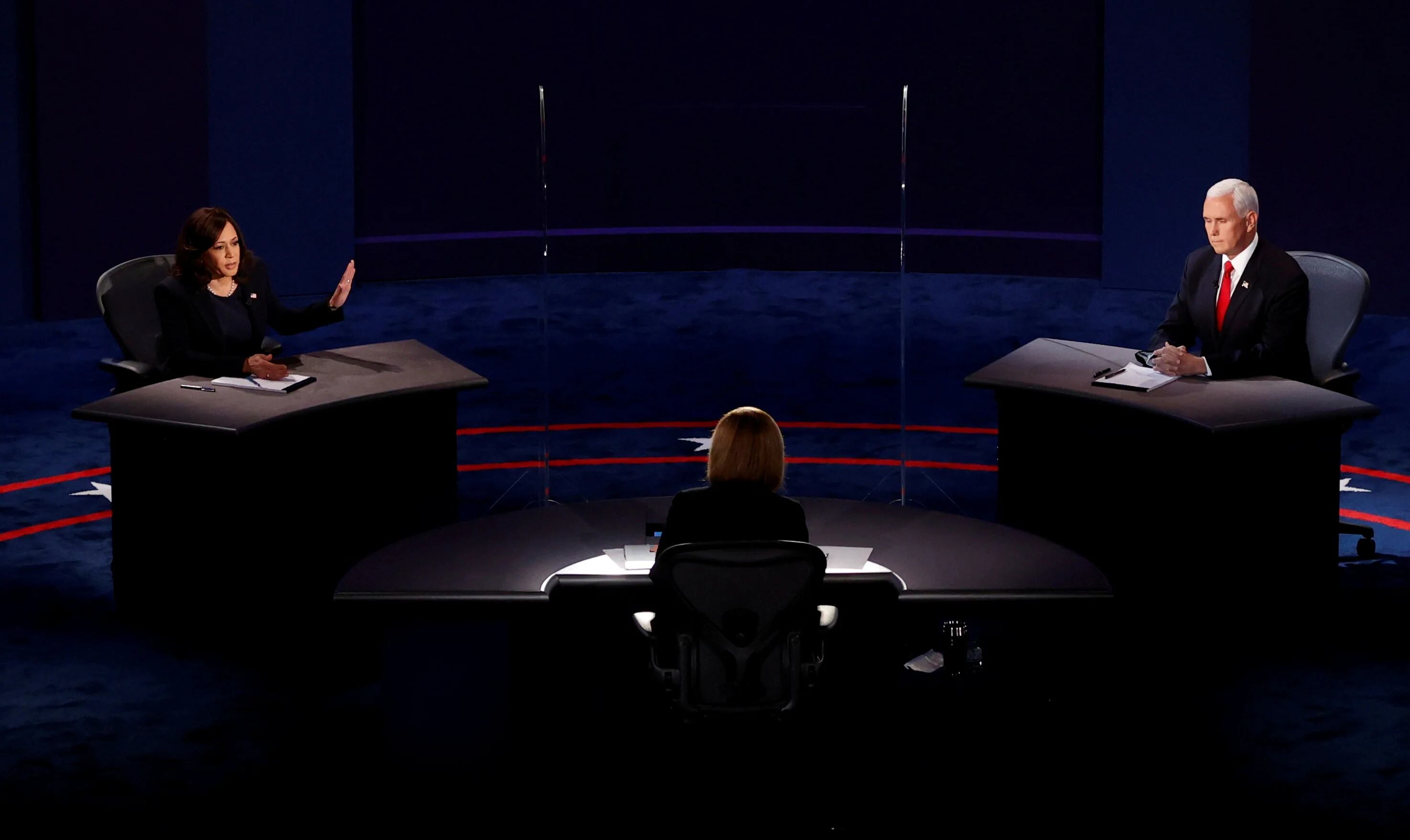 Un momento del debate entre Harris y Pence. (REUTERS/Brian Snyder/archivo)