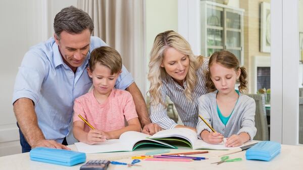 Los especialistas coinciden en que si los chicos van a jornada completa, el exceso de deberes no debería existir (istock)