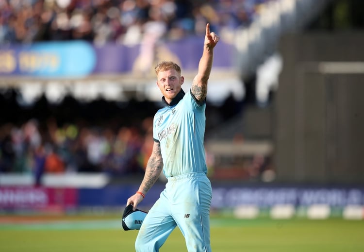 Ben Stokes, de Inglaterra celebra haber ganado la Copa Mundial de cricket (Reuters/Peter Cziborra/File Photo)