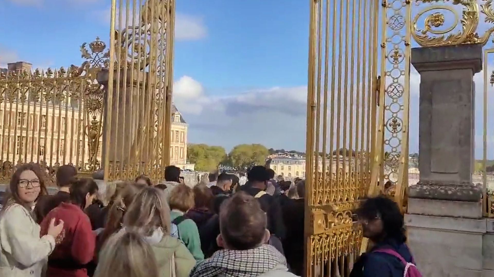 Evacuaron el Palacio de Versalles por una amenaza de bomba. Captura