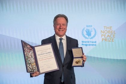 El director ejecutivo del Programa Mundial de Alimentos, David Beasley. al recibir el Premio Nobel de la Paz concedido al programa EFE