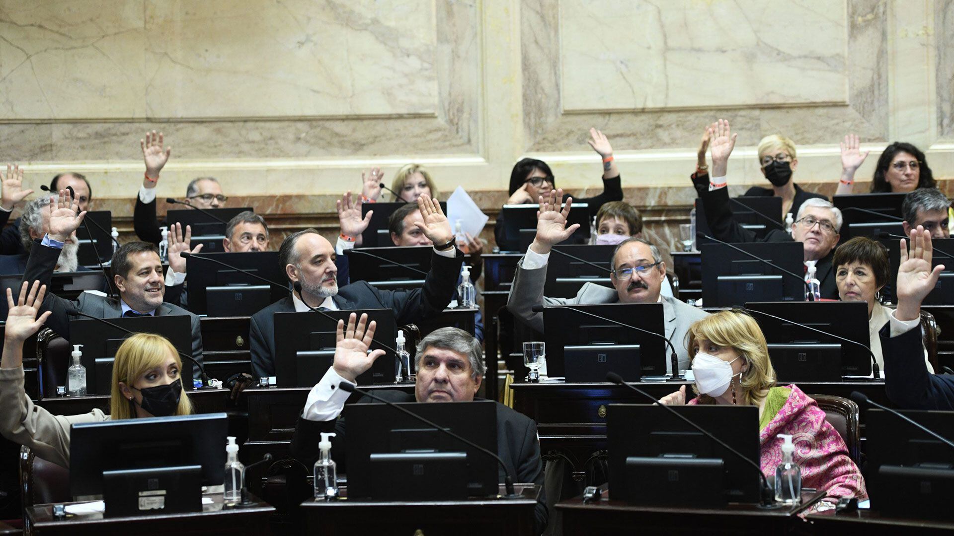 Sesión ordinaria del Senado de la Nación en la que se da tratamiento a los Proyectos de Modificación de la Ley de Impuestos Sobre los Bienes Personales