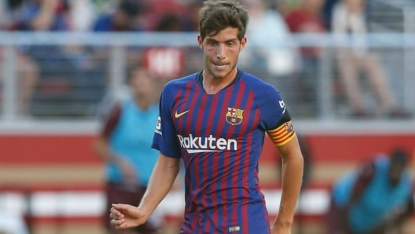 Si ninguno de los tres jugadores está en cancha, Sergi Roberto llevará la cinta de capitán (AFP)