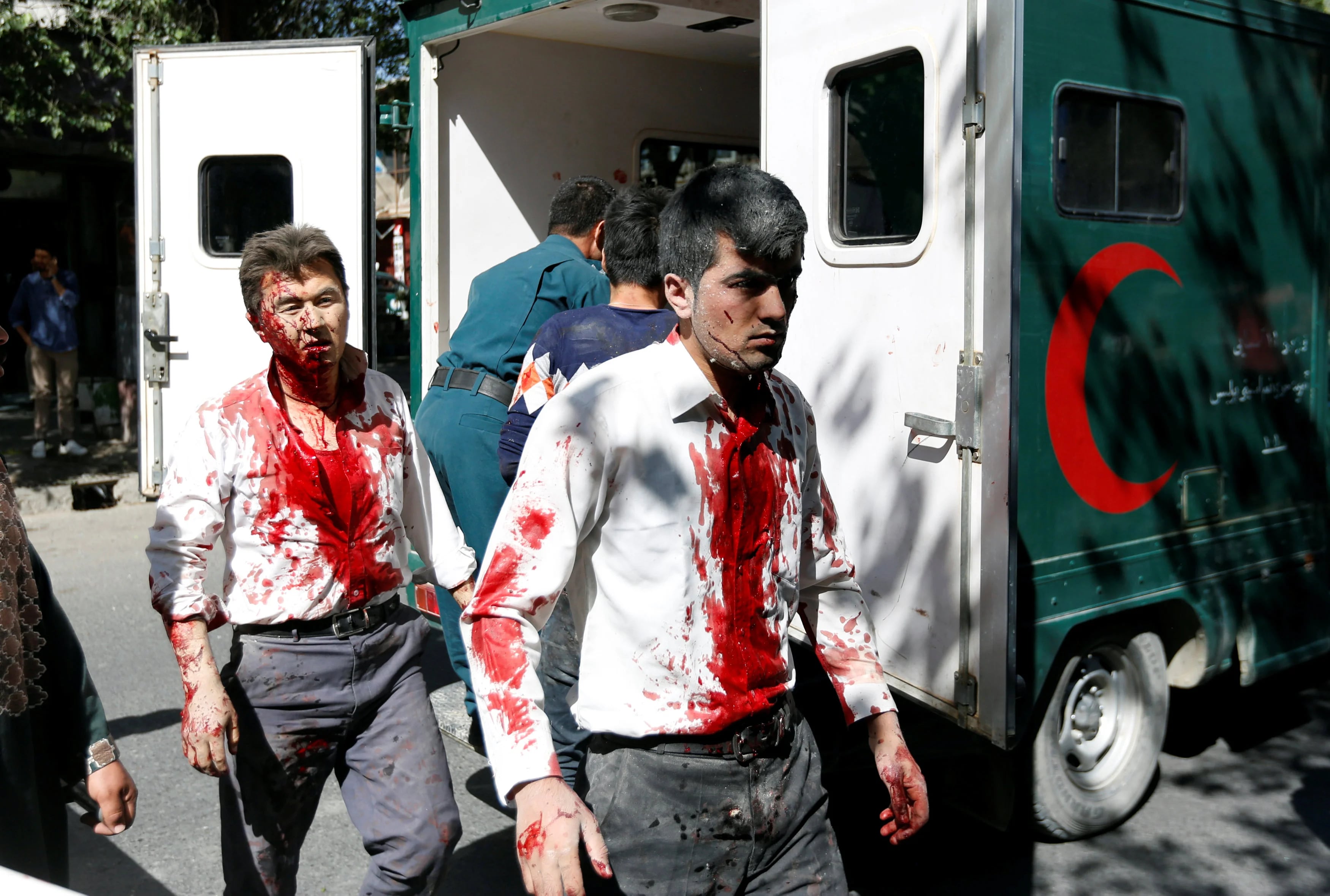 Heridos llegan al hospital tras el ataque (Reuters)