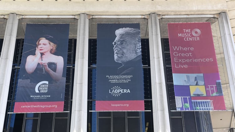 Un banner del director general de Los Angeles Opera’, Placido Domingo (AFP)AFP