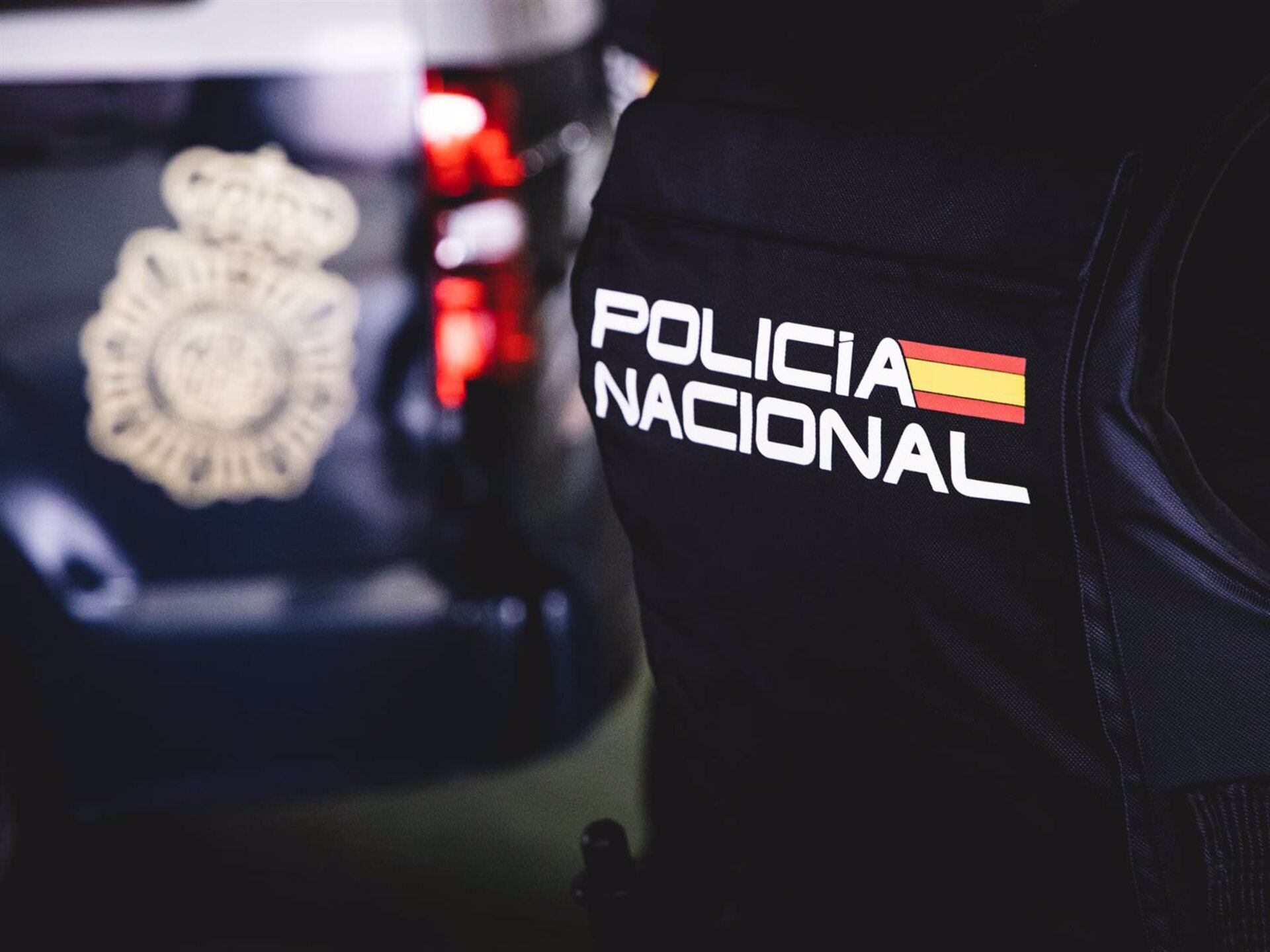 La Policía Nacional Española ya registró cuatro residencias como parte de la operación (Europa Press)