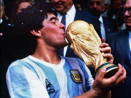 La Historia Del Inesperado Final Del Balon De Oro Que Diego Maradona Gano En 1986 La Mafia Italiana Lo Robo Y Lo Derritio Infobae