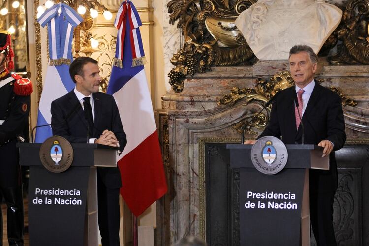 El presidente de Francia, Emmanuel Macron, sostiene una conferencia de prensa conjunta con su homÃ³logo de Argentina, Mauricio Macri, luego de un encuentro en la Casa Rosada. (EFE/Juan Ignacio Roncoroni)