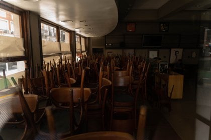 El Café La Paz fue fundado en 1944. Cerró sus puertas en marzo por la cuarentena y en medio de la crisis, cerraron definitivamente, después de 77 años de historia. (Foto: Franco Fafasuli)