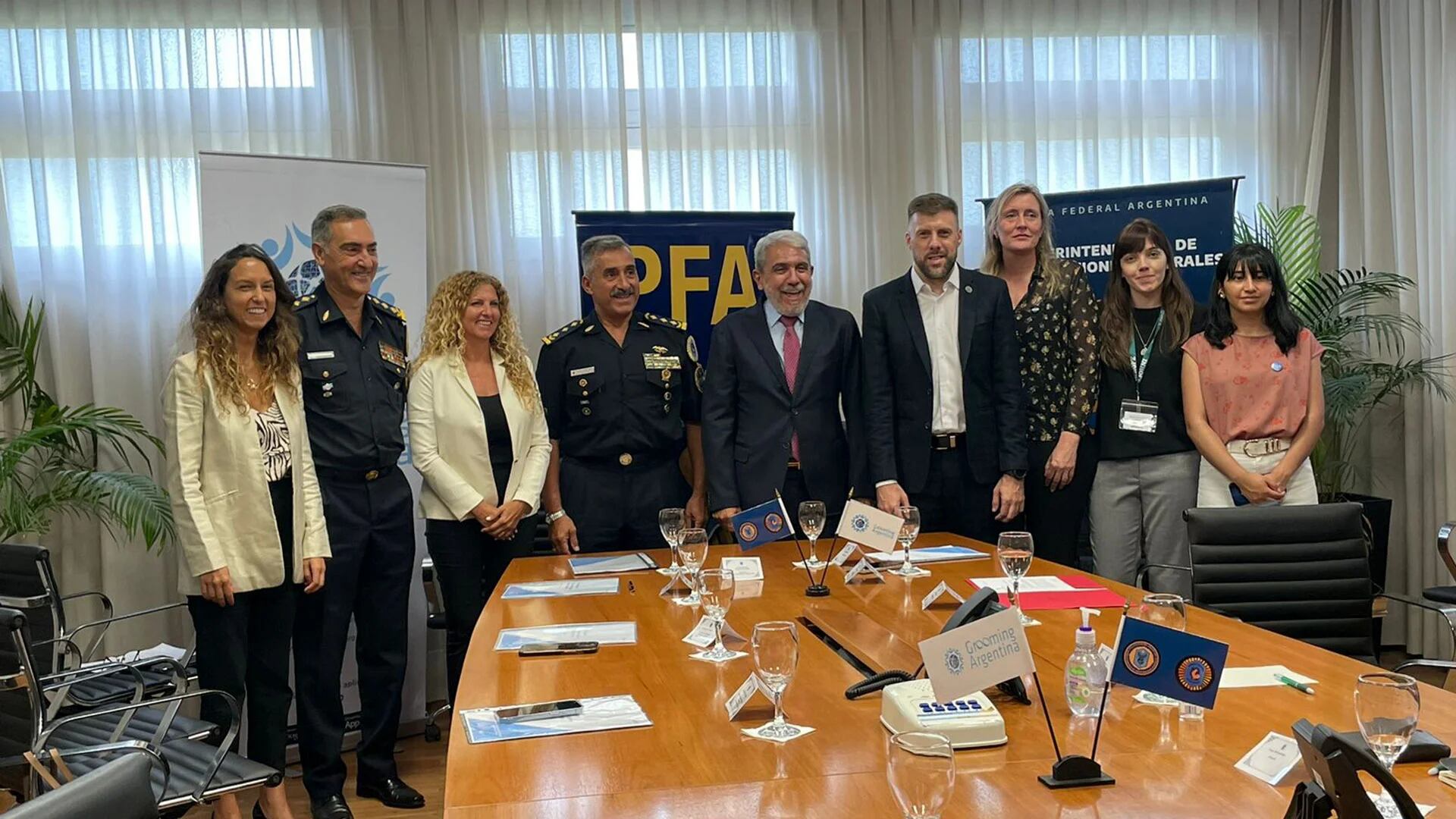 Aníbal Fernández y la Policía Federal firmaron un protocolo clave para casos de grooming