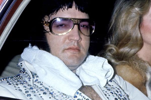 Elvis Presley sobre el final de su carrera. MuriÃ³ el 16 de agosto de 1977. Ese dÃ­a naciÃ³ la mayor teorÃ­a conspirativa que recorre Memphis