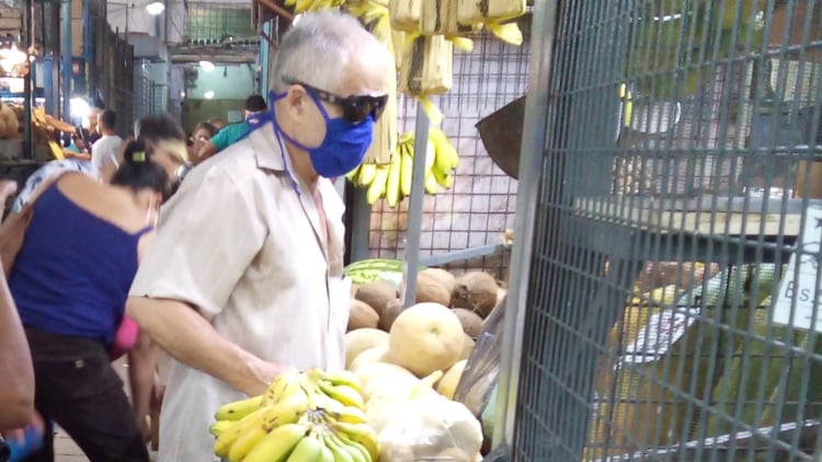 El magistrado dijo que los mayores de 70 años fueron señalados como “categorías sospechosas” ya que la autorización que podían recibir regía por 48 horas.