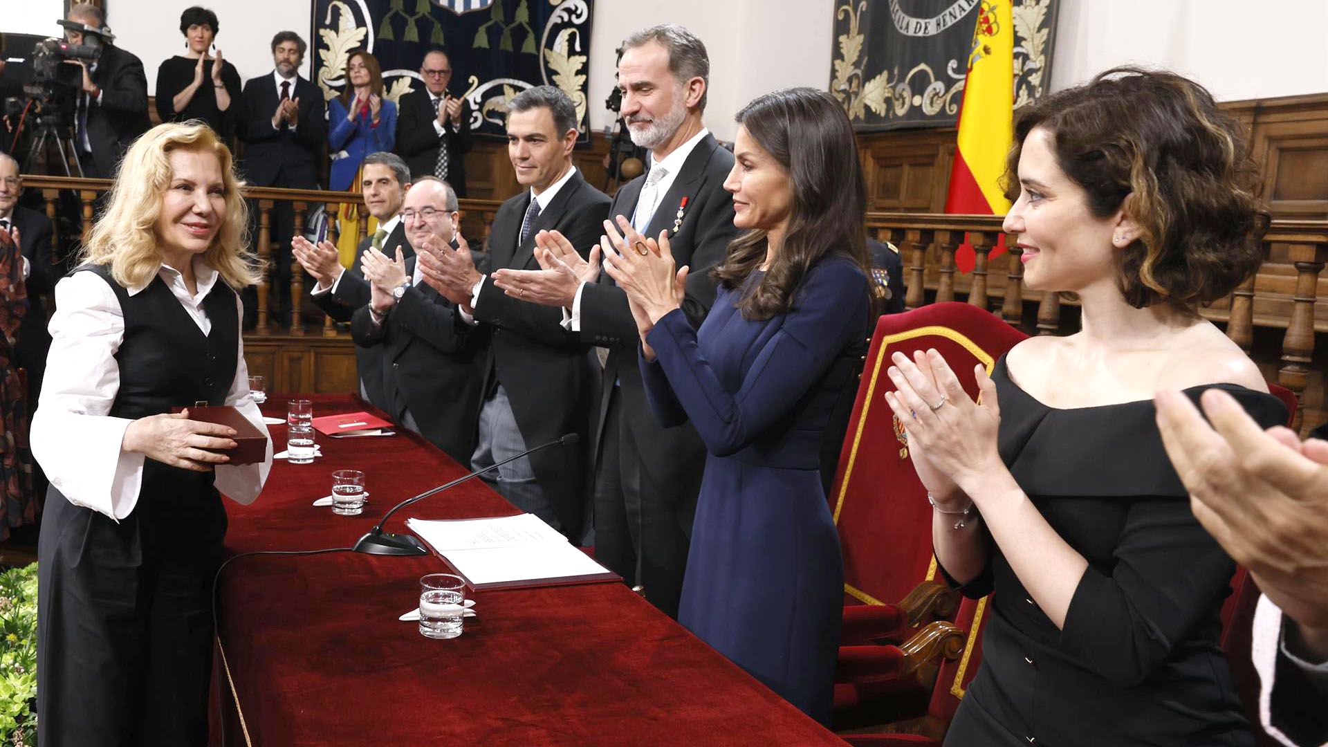 La ceremonia de entrega del premio Cervantes se realizó al mediodía madrileño (EFE)
