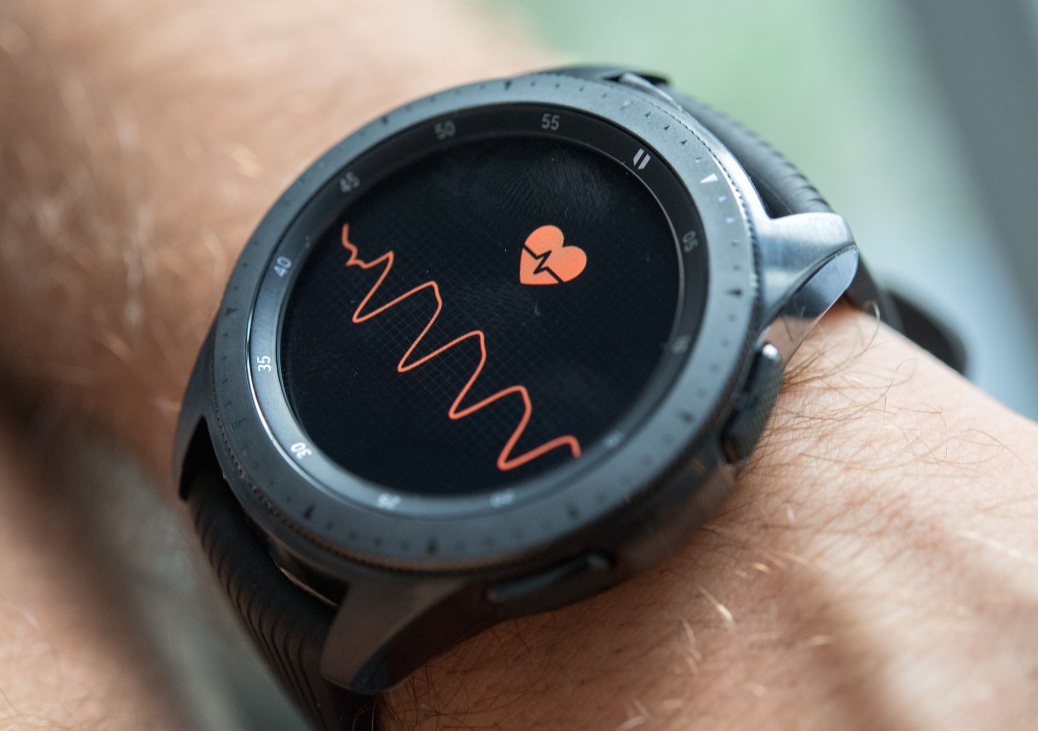  Algunos relojes inteligentes traen incorporado un medidor del ritmo cardiaco. Foto: Andrea Warnecke/dpa