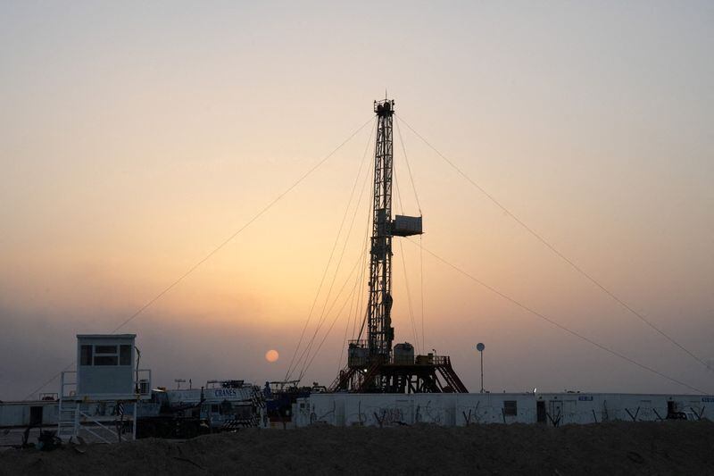FOTO DE ARCHIVO. Una plataforma petrolífera utilizada en la perforación en el yacimiento petrolífero de Zubair en Basora, Irak. 5 de julio de 2022. REUTERS/Essam Al-Sudani