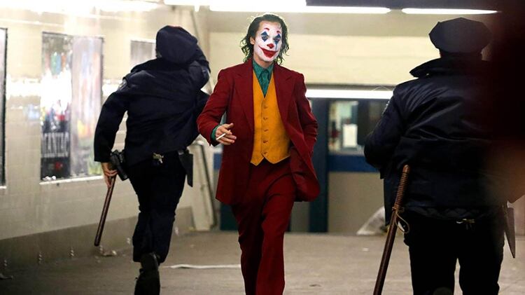 Joaquin Phoenix deslumbra en el tráiler de “Joker”
