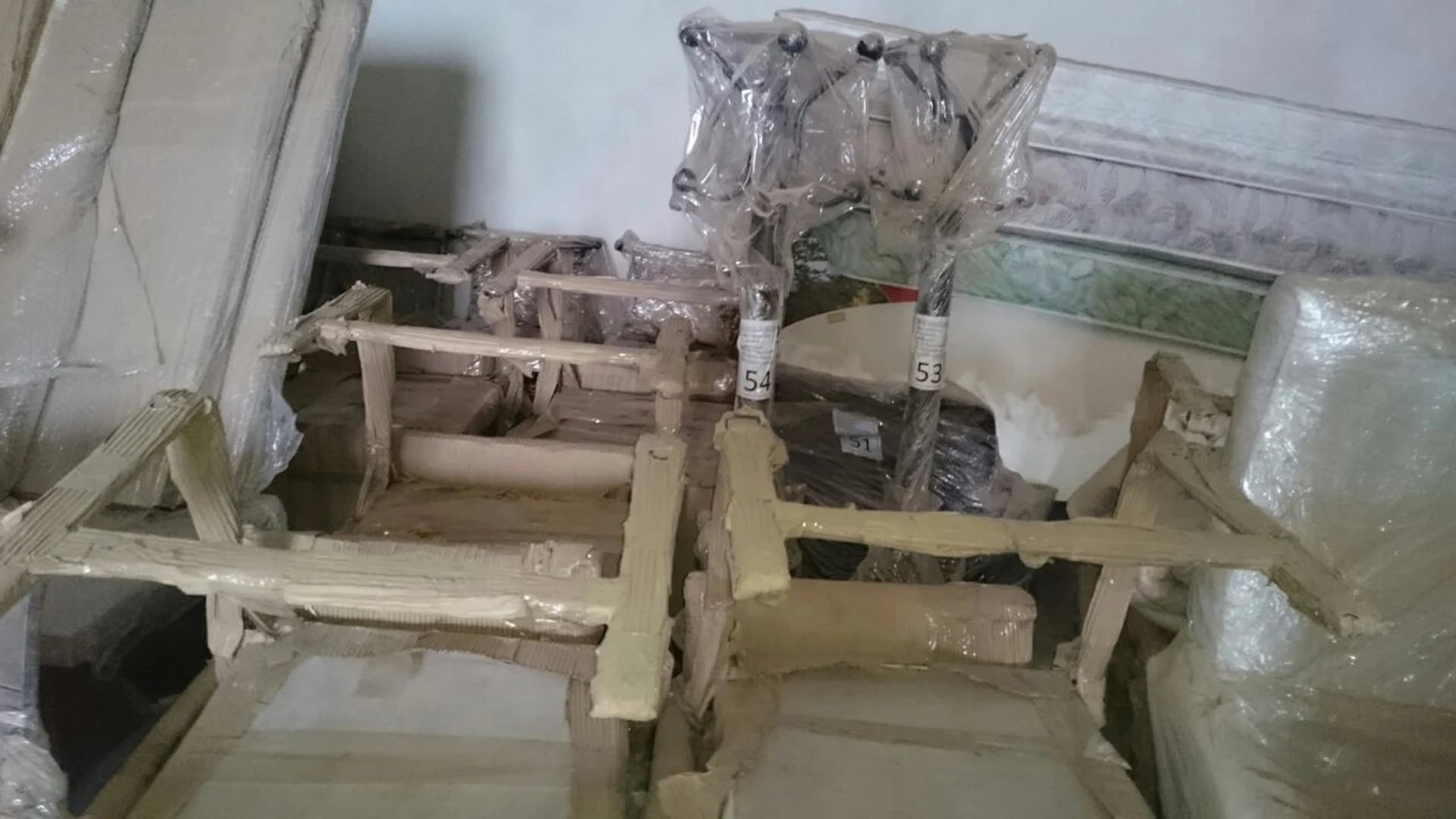 Los muebles fueron hallados en uno de los galpones de Báez