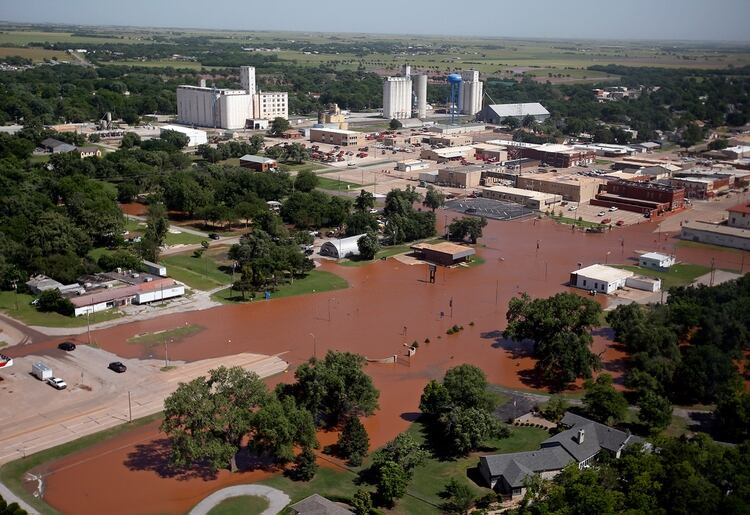 La inundación en Kingfisher, Oklahoma, el martes 21 de mayo de 2019 (AP)