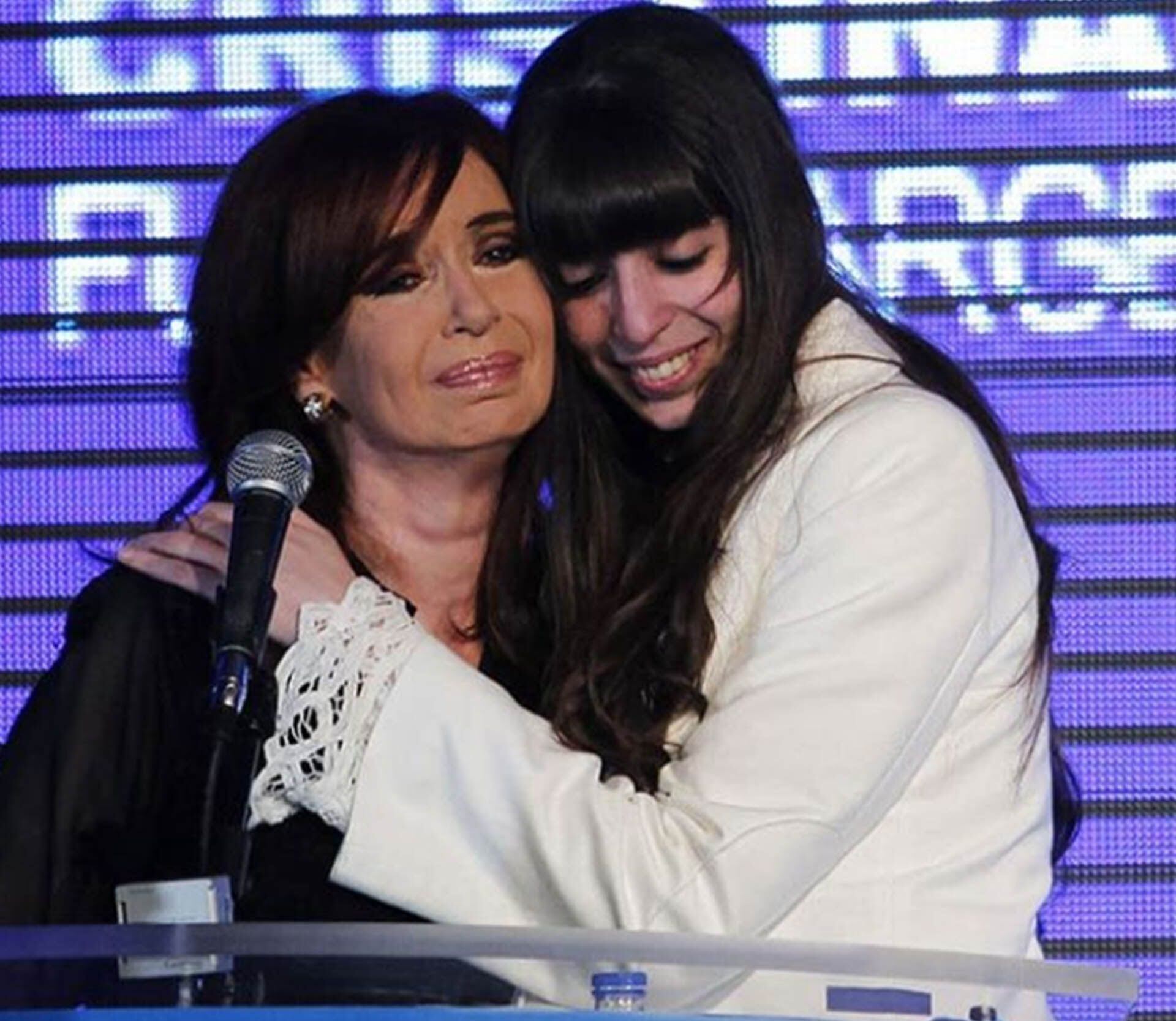 Cristina Kirchner y su hija Florencia, quien ya quedó desvinculada de la causa Hotesur-Los Sauces