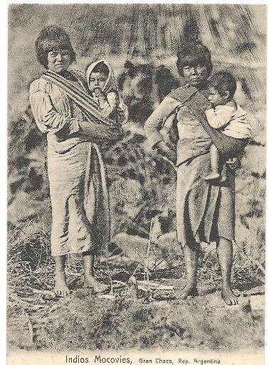 Aborígenes mocovíes con sus hijos