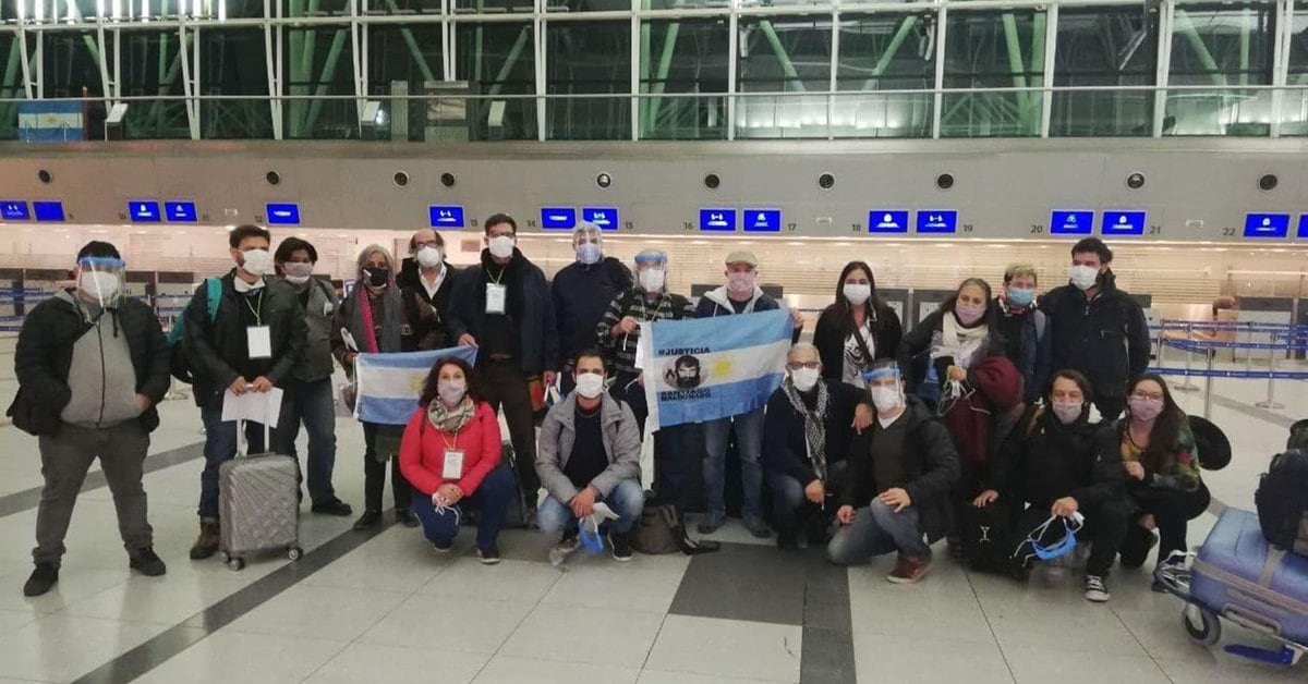 Por qué Juan Grabois pudo salir de Argentina y viajar a Colombia con pasaporte “vencido” - Infobae