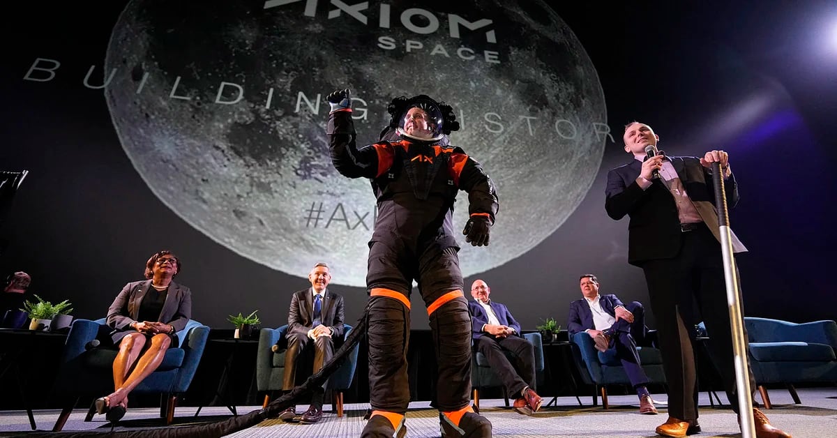 NASA presented the latest generation of spacesuits that will be used to return to the moon