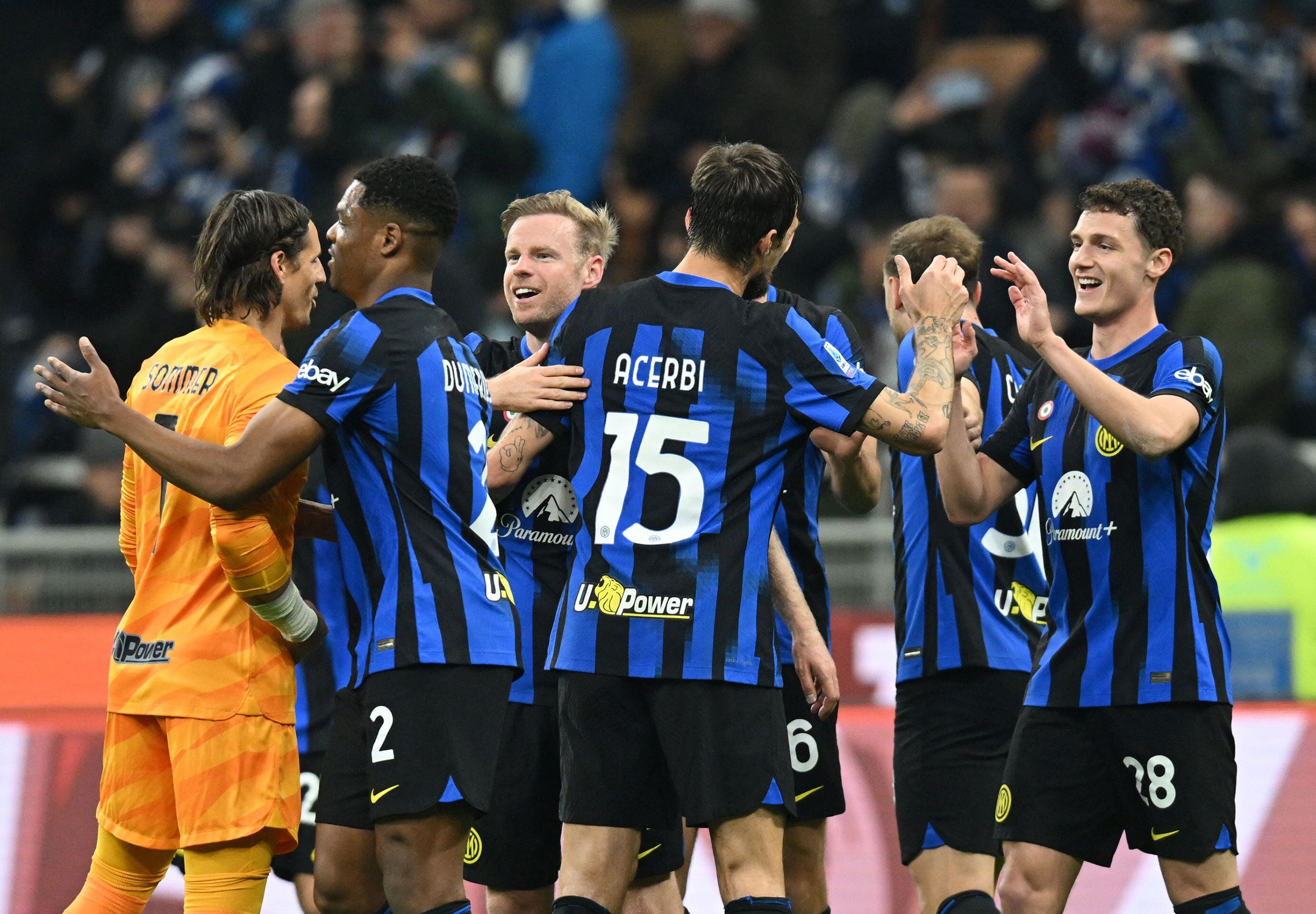 Los jugadores del Inter de Milán celebran su triunfo en Serie A ante la Juventus (REUTERS).
