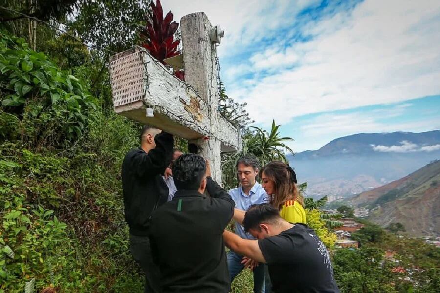 Daniel Quintero realizó manifestación en Medellín con mensajes a las autoridades judiciales: “El uribismo se creyó Dios”