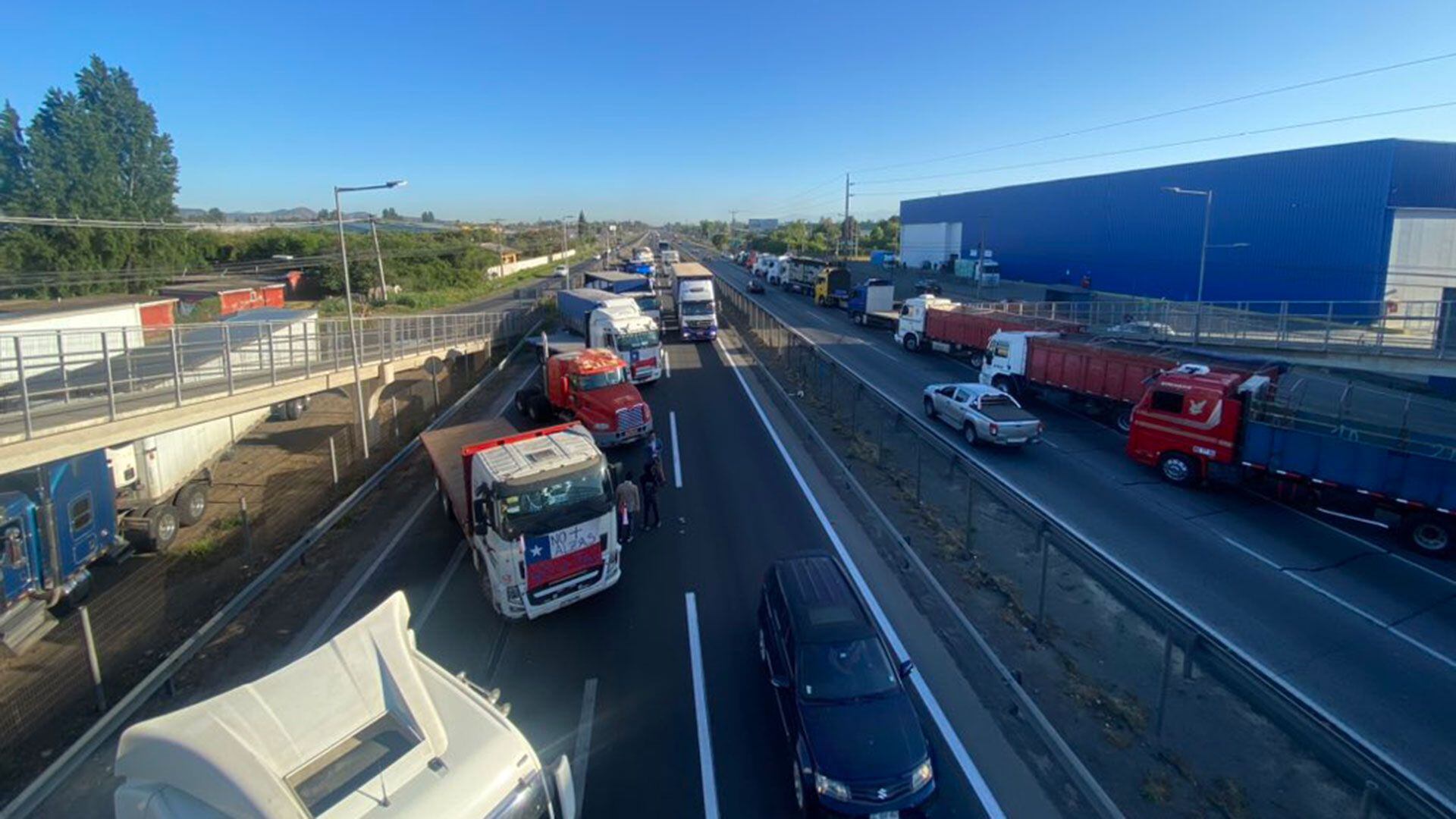 Entre críticas y polémicas: camioneros del norte de Chile inician paro indefinido