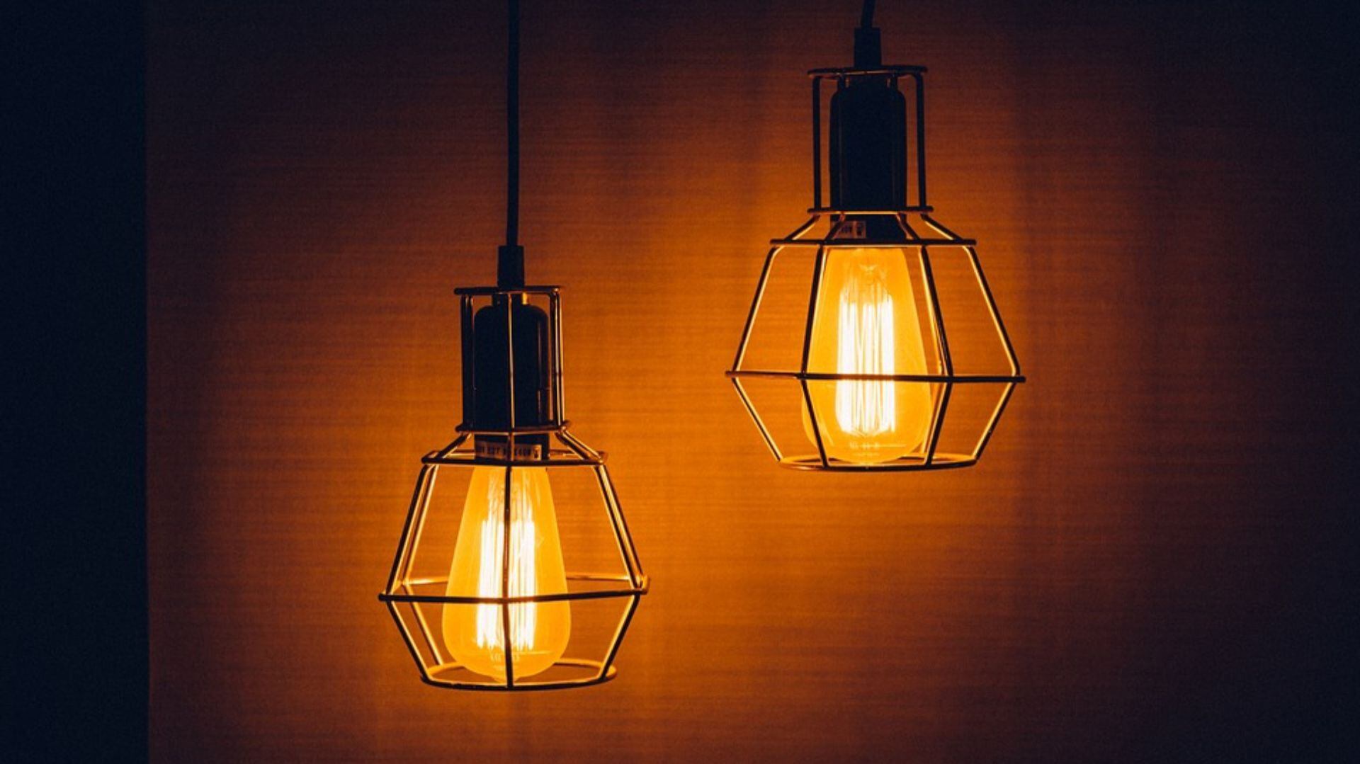 Si quieres ahorrar luz lo más recomendable es utilizar focos LED en lugar de los convencionales. (Pixabay)