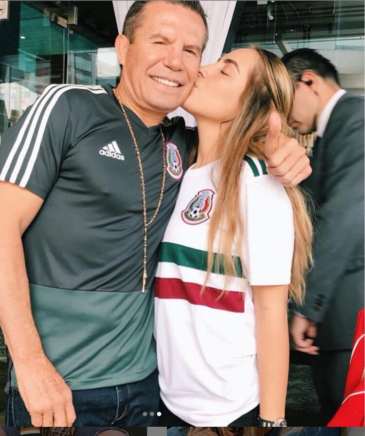 Julio César y Nicole Chávez, en el Mundial de Rusia de 2018 (Foto: Instagram @NicoleChavez98)