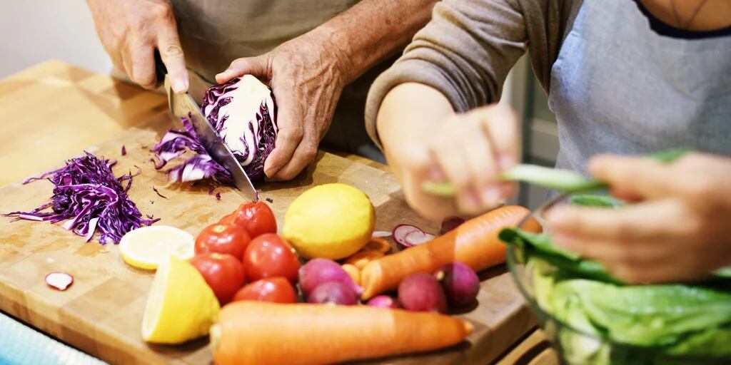 Un estudio revela cuáles son los alimentos que pueden ayudar a prevenir el Alzheimer