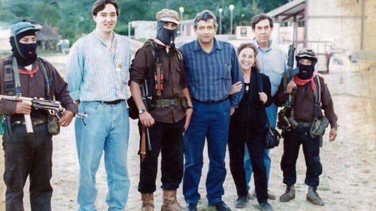López Obrador, junto al entonces subcomandante Marcos en 1994, año del levantamiento del EZLN (Foto: instagram @lopezobrador)