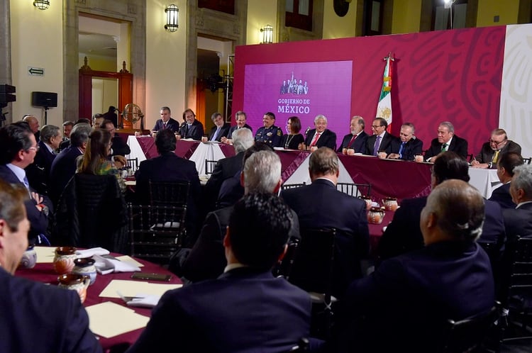 Según el presidente, durante la cena con empresarios se logró recaudar 1,500 millones de pesos para comprar alrededor de 3 millones de boletos (Foto: Presidencia)